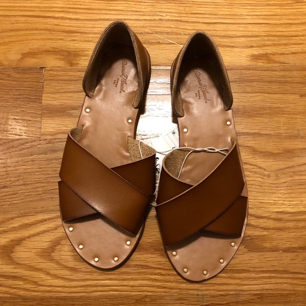 Universal Thread brown leather crossband sandal